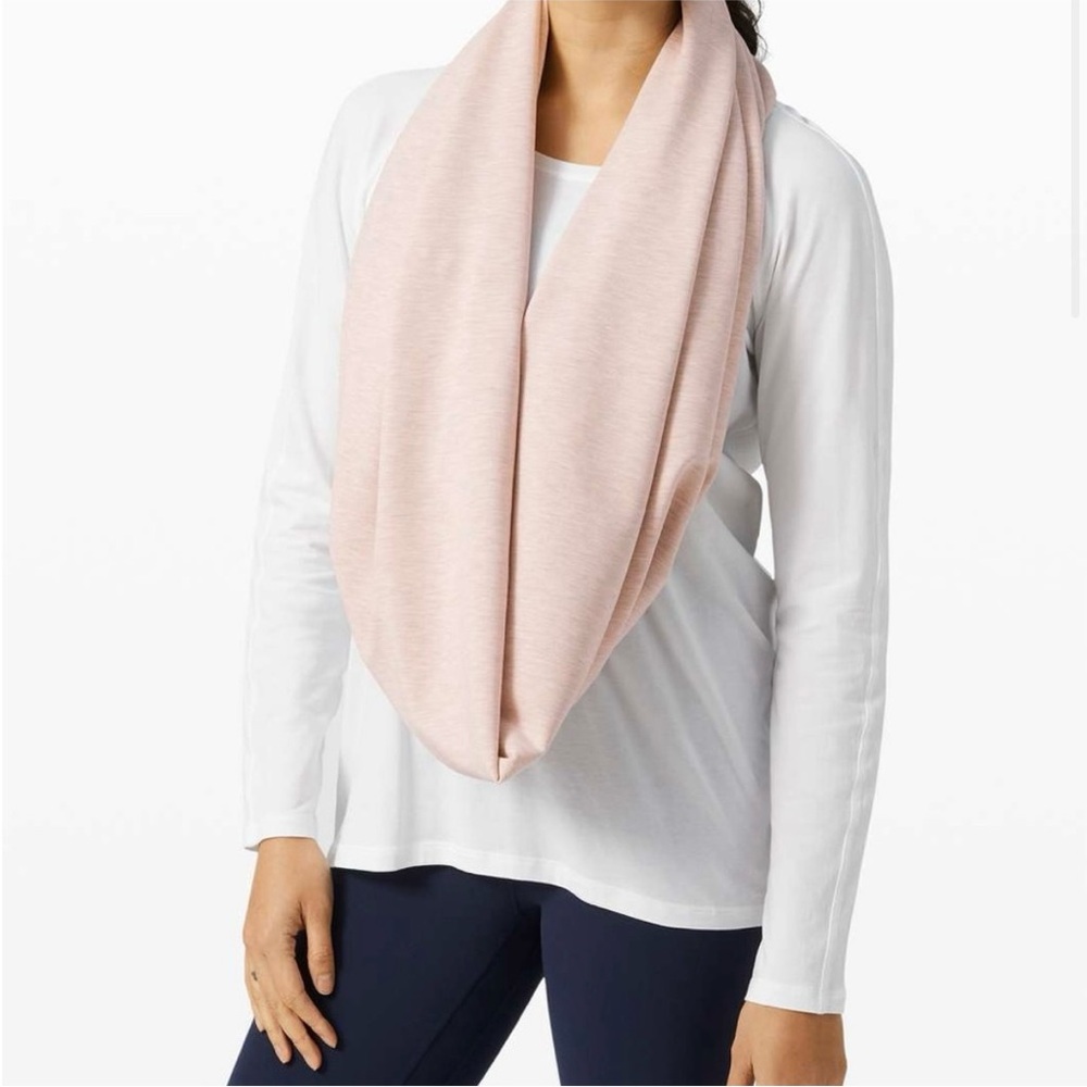 Lululemon Vinyasa heathered auburn convertible snap layering scarf or shawl